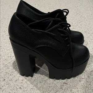 Black Platform Lace-Up Heeled Oxfords - Women's